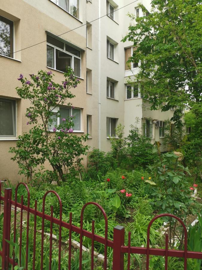 Awesome Apartment Bukarest Exterior foto
