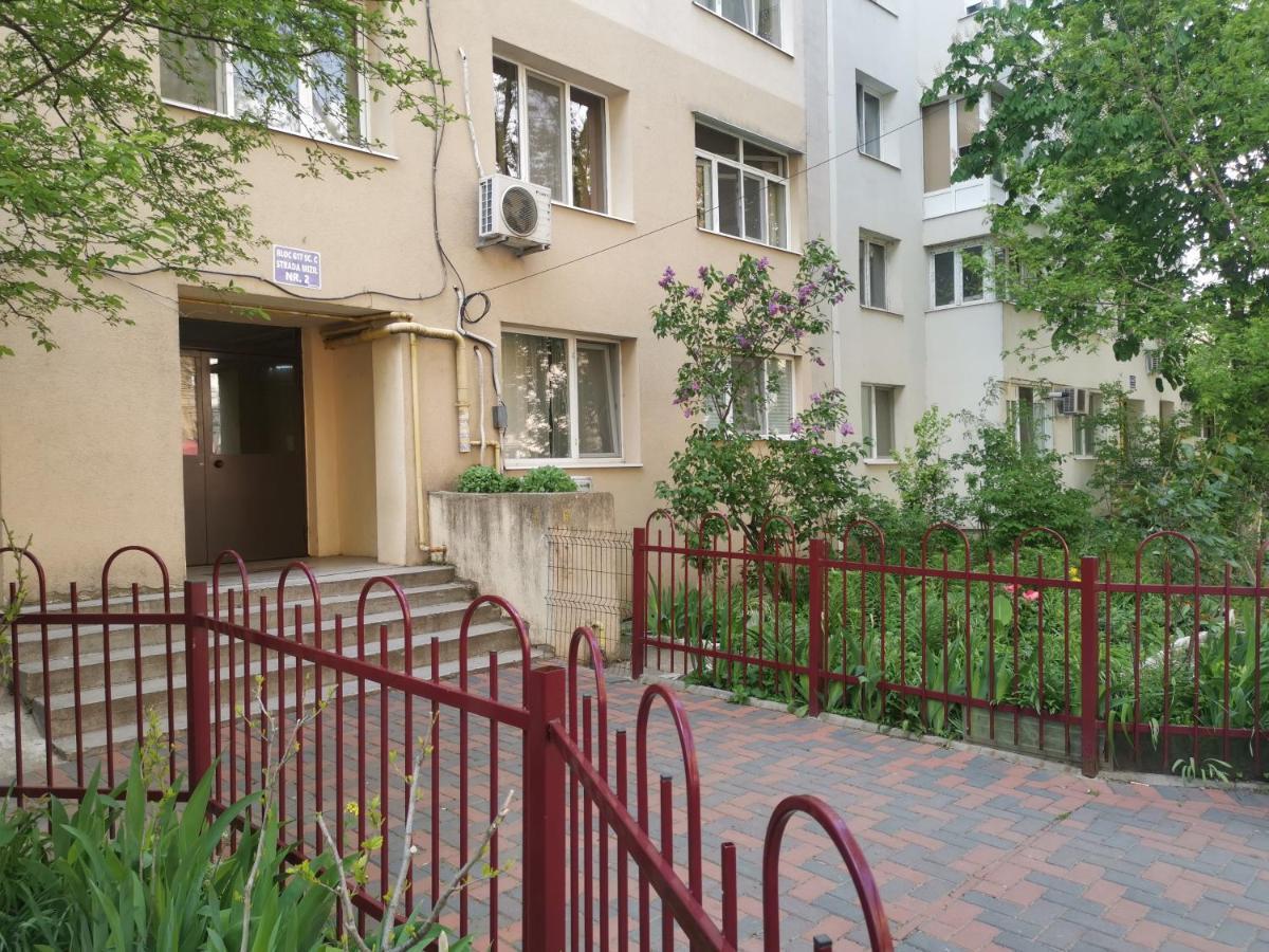 Awesome Apartment Bukarest Exterior foto